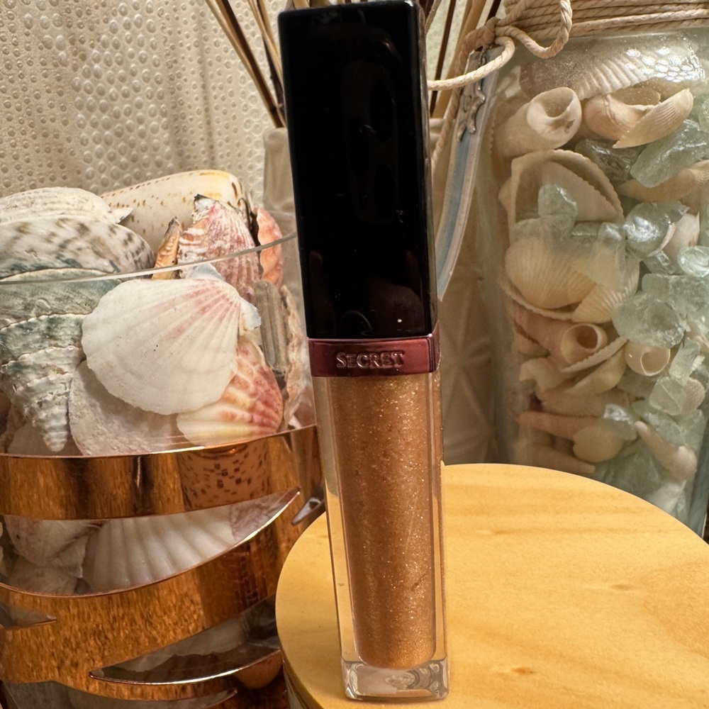 Victoria Secret Amplify Drama Lips Shine Drama Lip Gloss